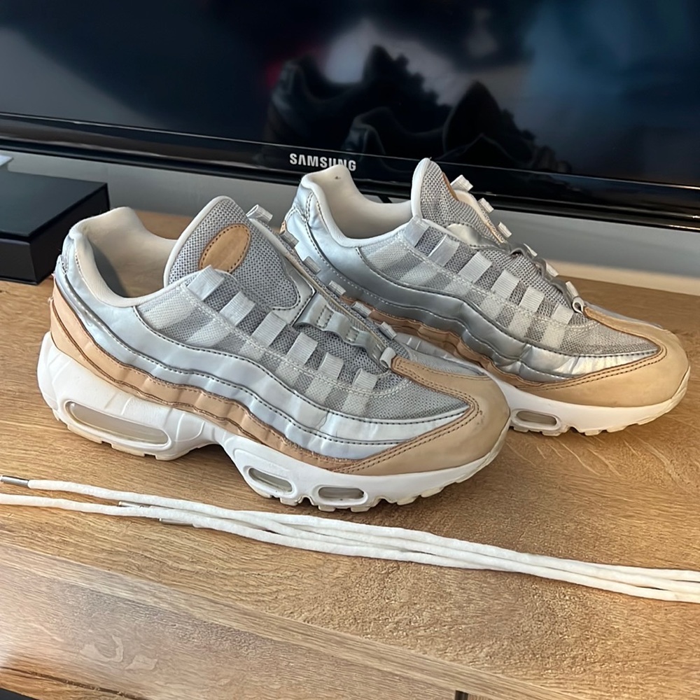 Air max 95 pure platinum nude leather and silver sneakers
